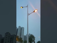 Мирные уличные фонари с рассвета до заката.